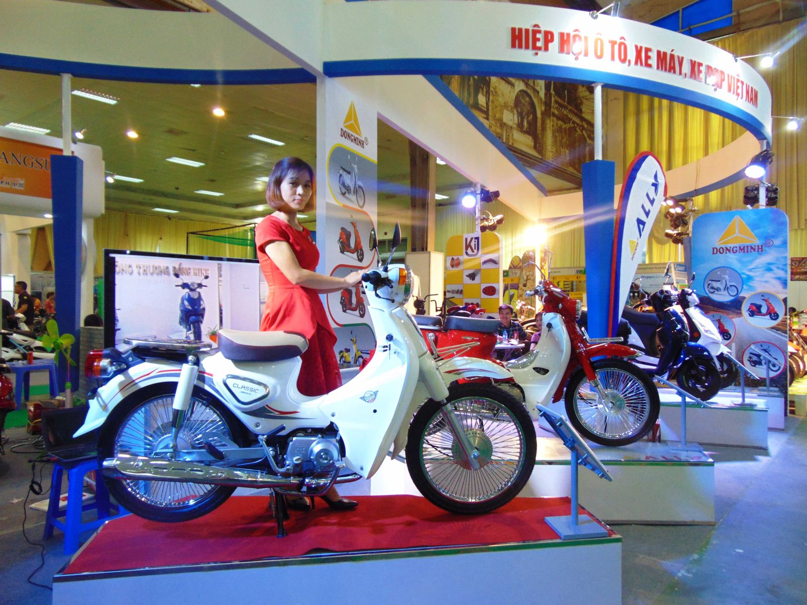 CBCNV Đồng Minh chụp ảnh kỷ niệm tại hội chợ xe hai bánh 2018 - VietNam Cycle 2018