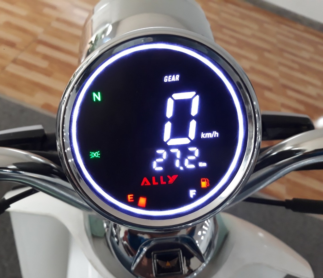 ALLY New 50 với đồng hồ kĩ thuật số hiện đại và bắt mắt